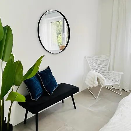 Lilamoon Dortmund Flughafen Parkplatz Netflix 80qm Erdgeschoss