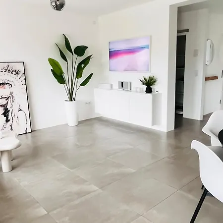 Lilamoon Dortmund Flughafen Parkplatz Netflix 80qm Erdgeschoss
