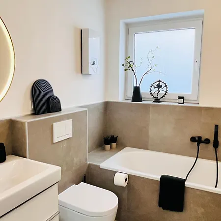 Lilamoon Dortmund Flughafen Parkplatz Netflix 80qm Erdgeschoss